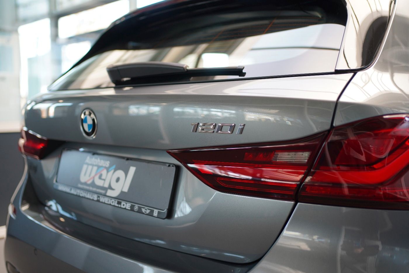 Fahrzeugabbildung BMW 120i Sport Line +PDC+Lenkradheiz.+LED+Sportsitze