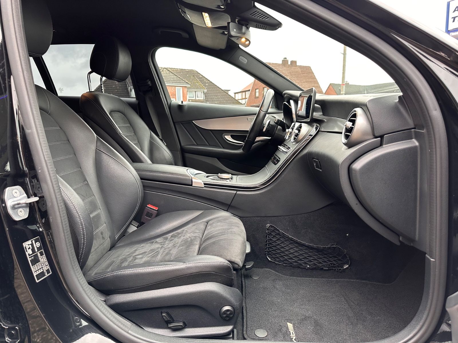 Fahrzeugabbildung Mercedes-Benz C 220 d T-Modell AMG Line Autm. LED/Navi/GRA/PDC