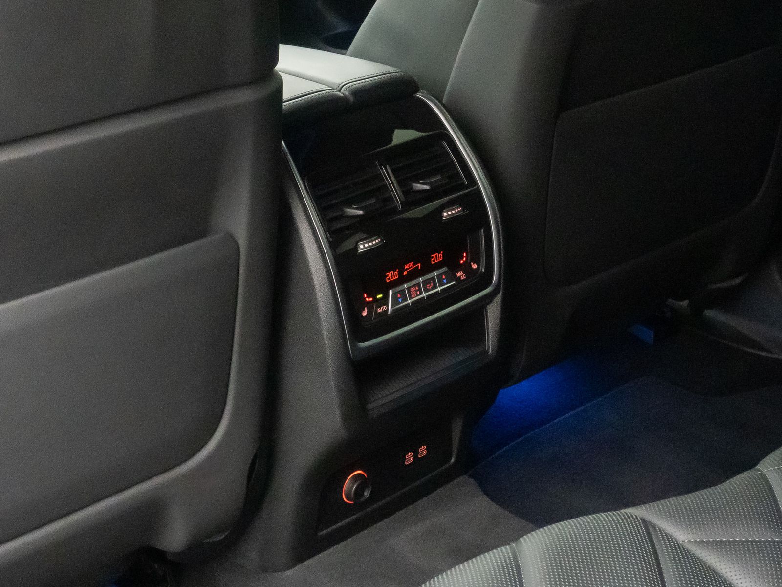 Fahrzeugabbildung BMW XM B&W Massage 360&deg; HUD SoftClose Individual 23"
