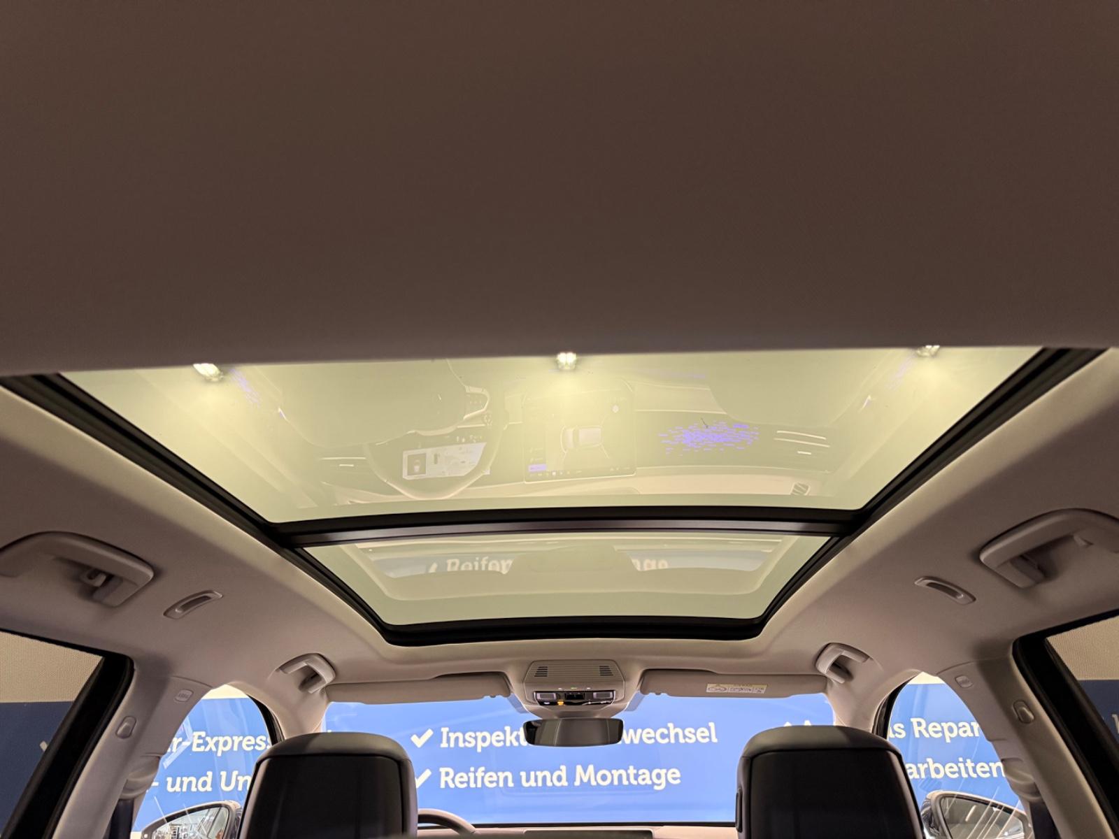 Volkswagen Passat Variant Elegance AHK ACC DCC Pano