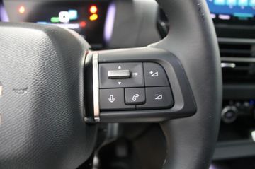 Fahrzeugabbildung Citroën e-C4 136 Shine Navi Kamera Kältepaket