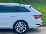 Skoda Superb 2.0 TDI COMBI Bremsen neu scheckheftgepfl - Skoda Superb in Augsburg