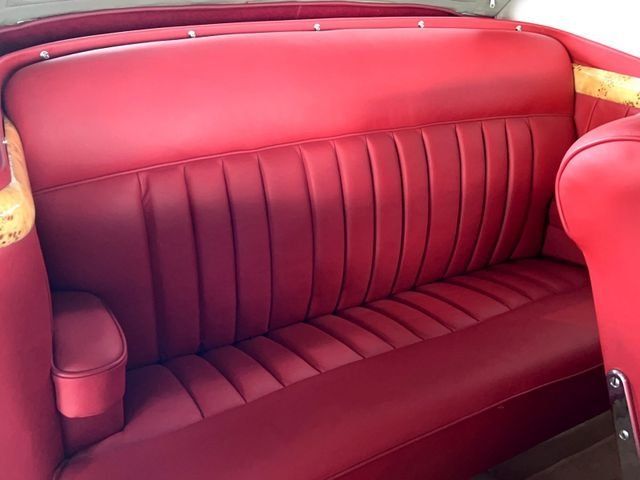 Fahrzeugabbildung Mercedes-Benz 220 S Cabriolet Ponton