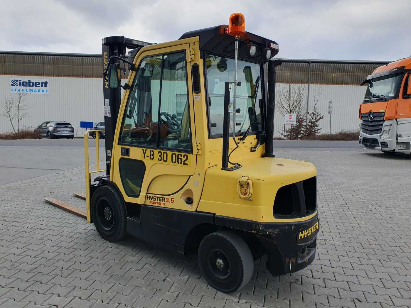 Fahrzeugabbildung Hyster H3.5 FT / Duplex: 3,61m / nur 2.476h / SS