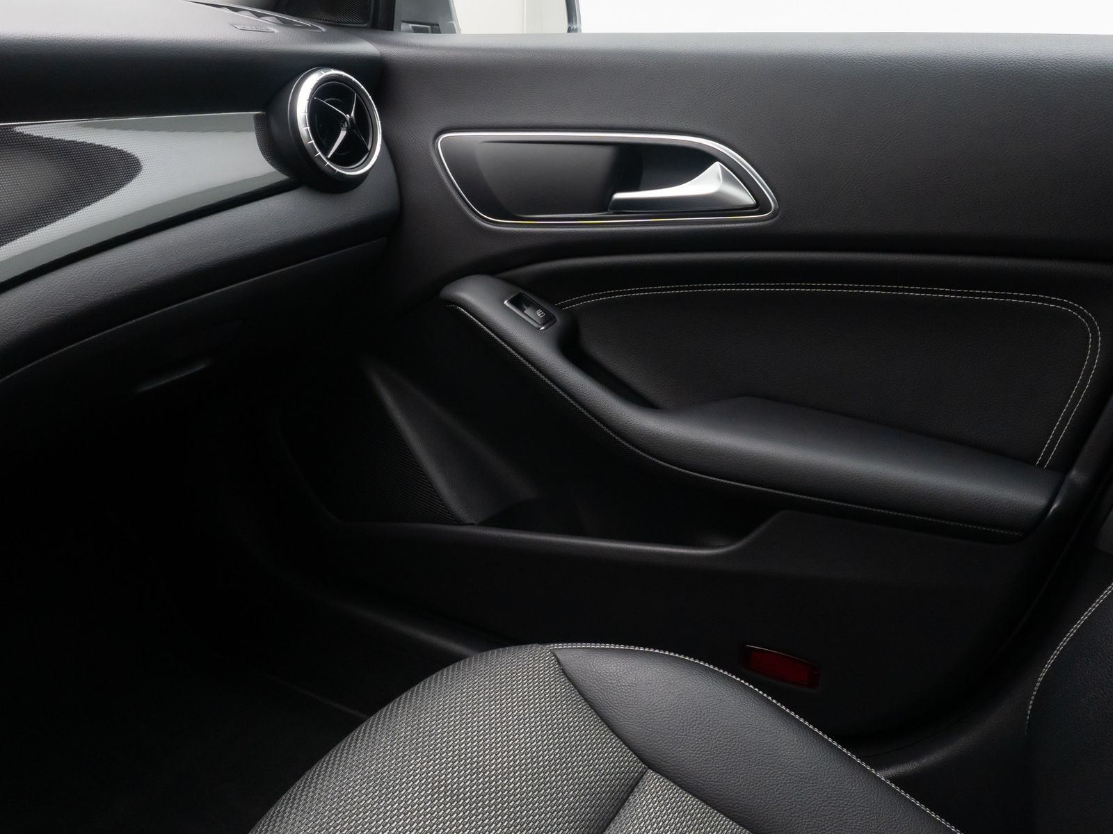 Fahrzeugabbildung Mercedes-Benz CLA 200 CDI NAVI Standhzng AudioSyst BerganfahrS