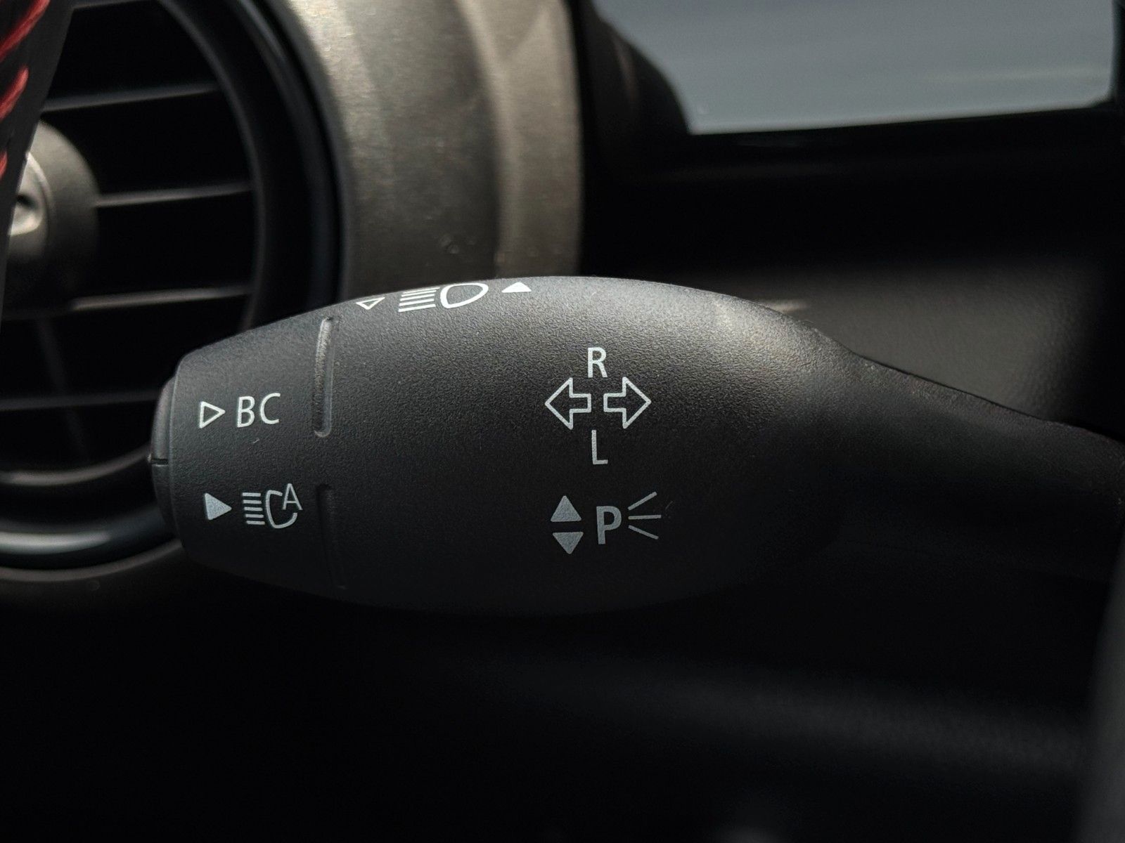 Fahrzeugabbildung MINI John Cooper Works CarPlay Adap. LED NAV HuD PDC