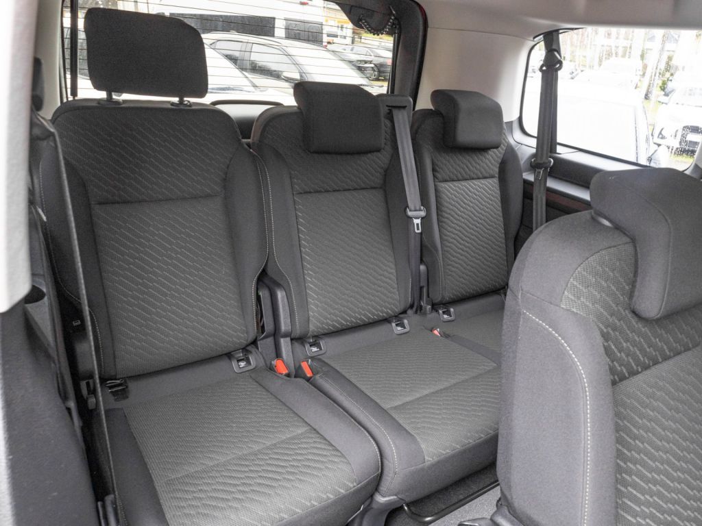 TOYOTA Proace 2,0-l-D-4D L1 (8-Si.) Autm. Verso Team De TOYOTA Proace 2,0-l-D-4D L1 (8-Si.) Autm. Verso Team De