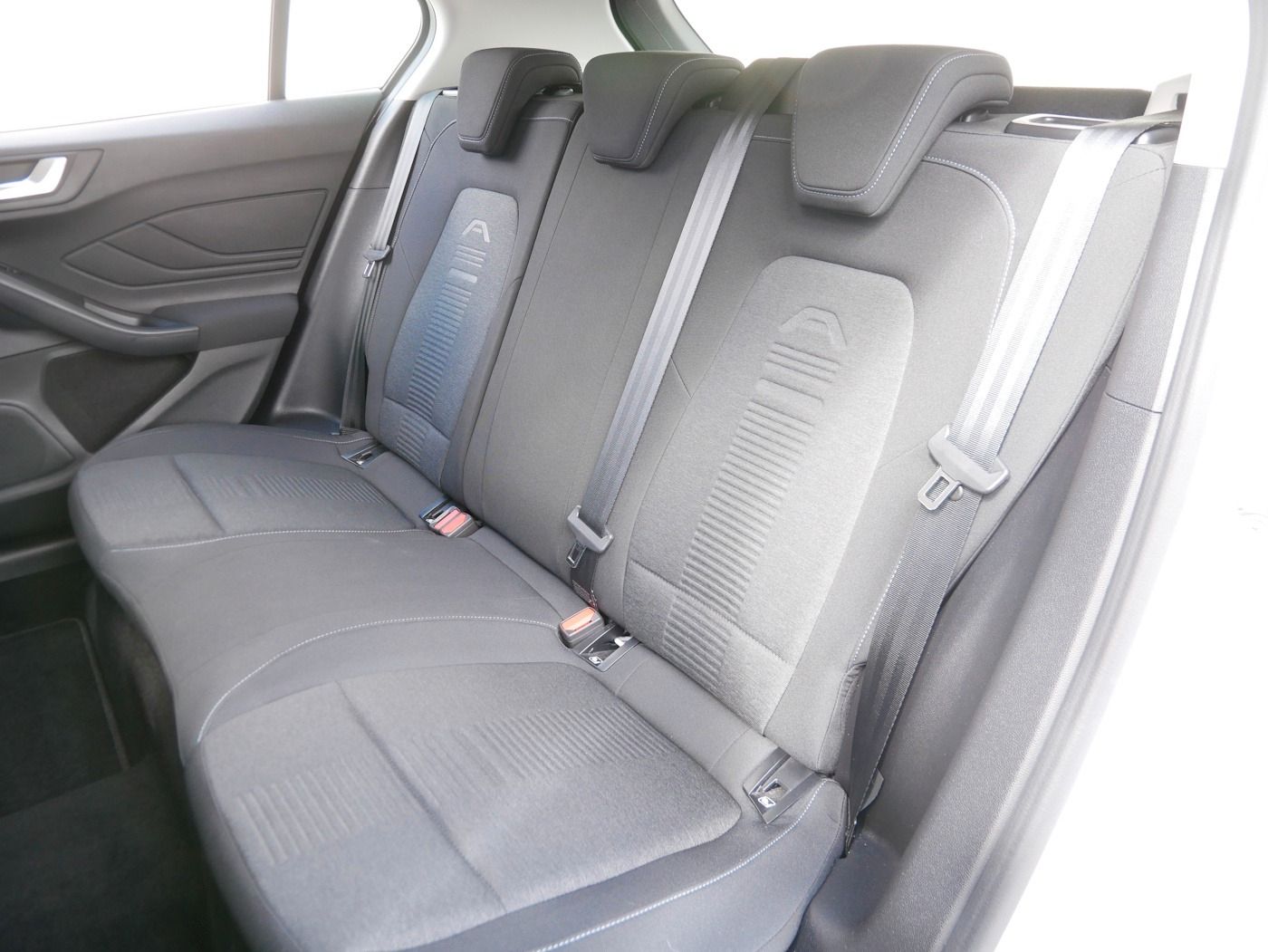 Fahrzeugabbildung Ford Focus 1.0 EcoBoost Active 1.Hand NAVI PDC Klima
