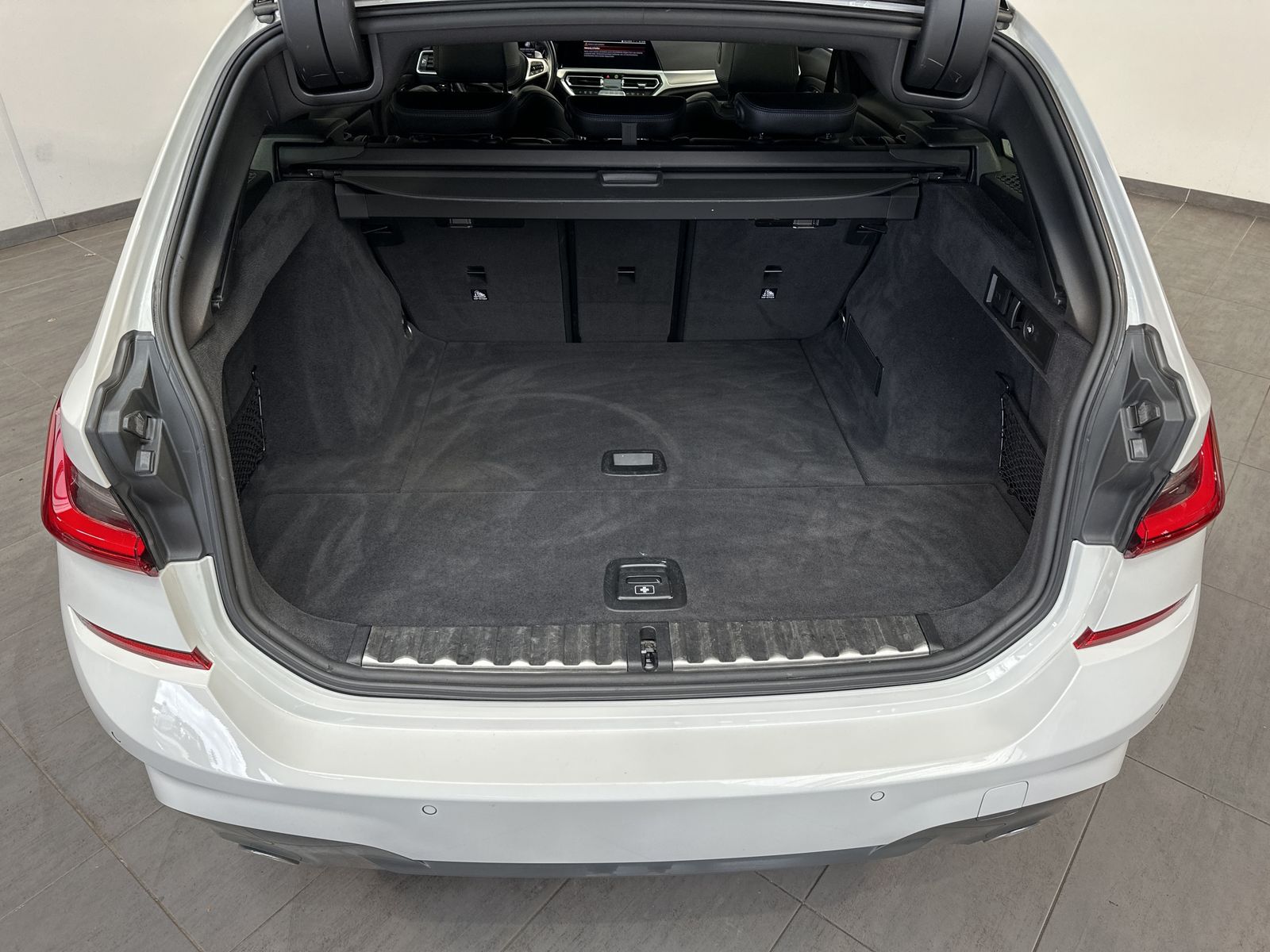 Fahrzeugabbildung BMW 330i Touring M-Sport NAV+LED+PANO+AHK+LIVECOCKPI