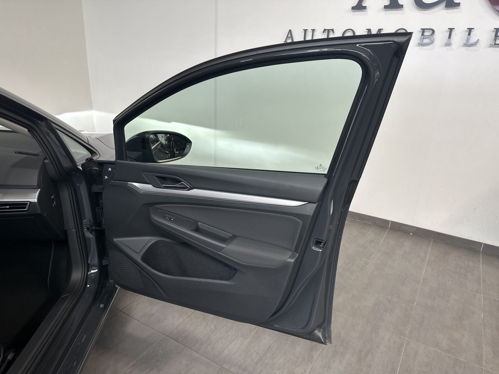Fahrzeugabbildung Volkswagen Golf Variant 2.0 TDI DSG Life NAV+LED+ACC+KAMERA