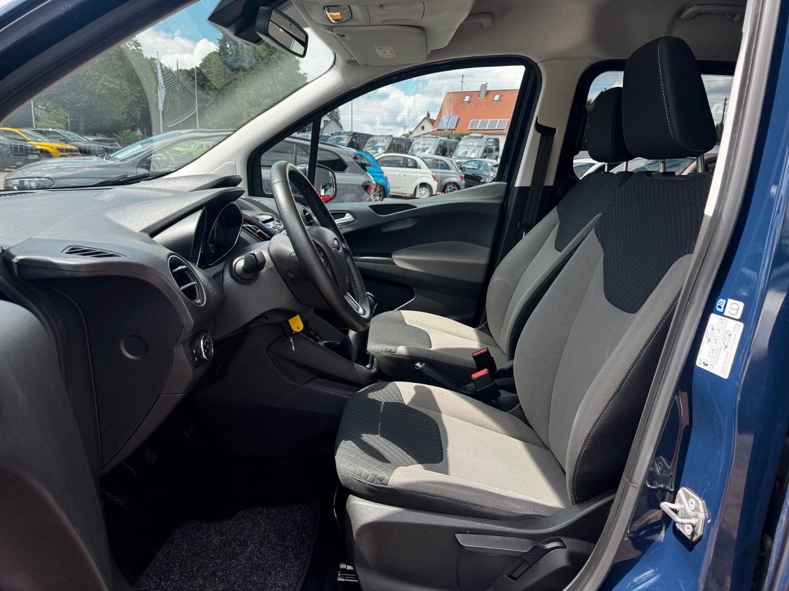 Fahrzeugabbildung Ford Tourneo Courier Titanium Sitzheizung Klima