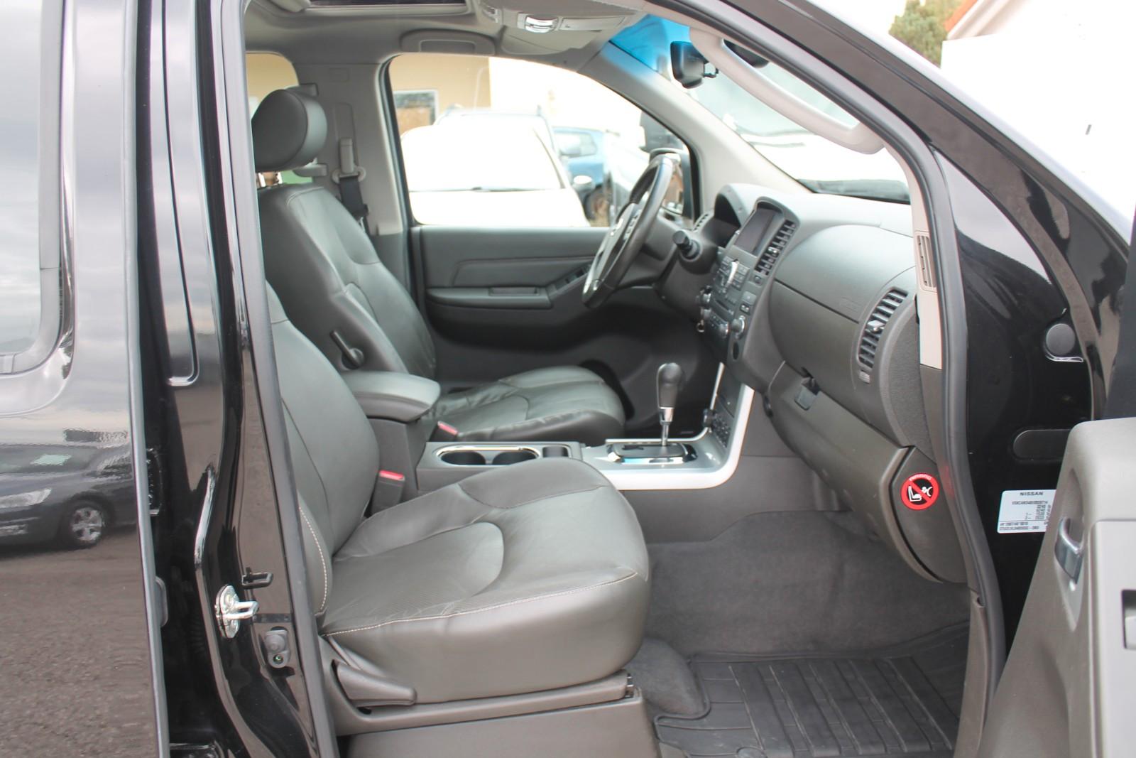 Nissan Navara LE Double Cab 3.0 dCi V6 231 ch BVA 4x4 / 112 021 km / Hardtop / Toit ouvrant / Bose / Cuir / Caméra de recul