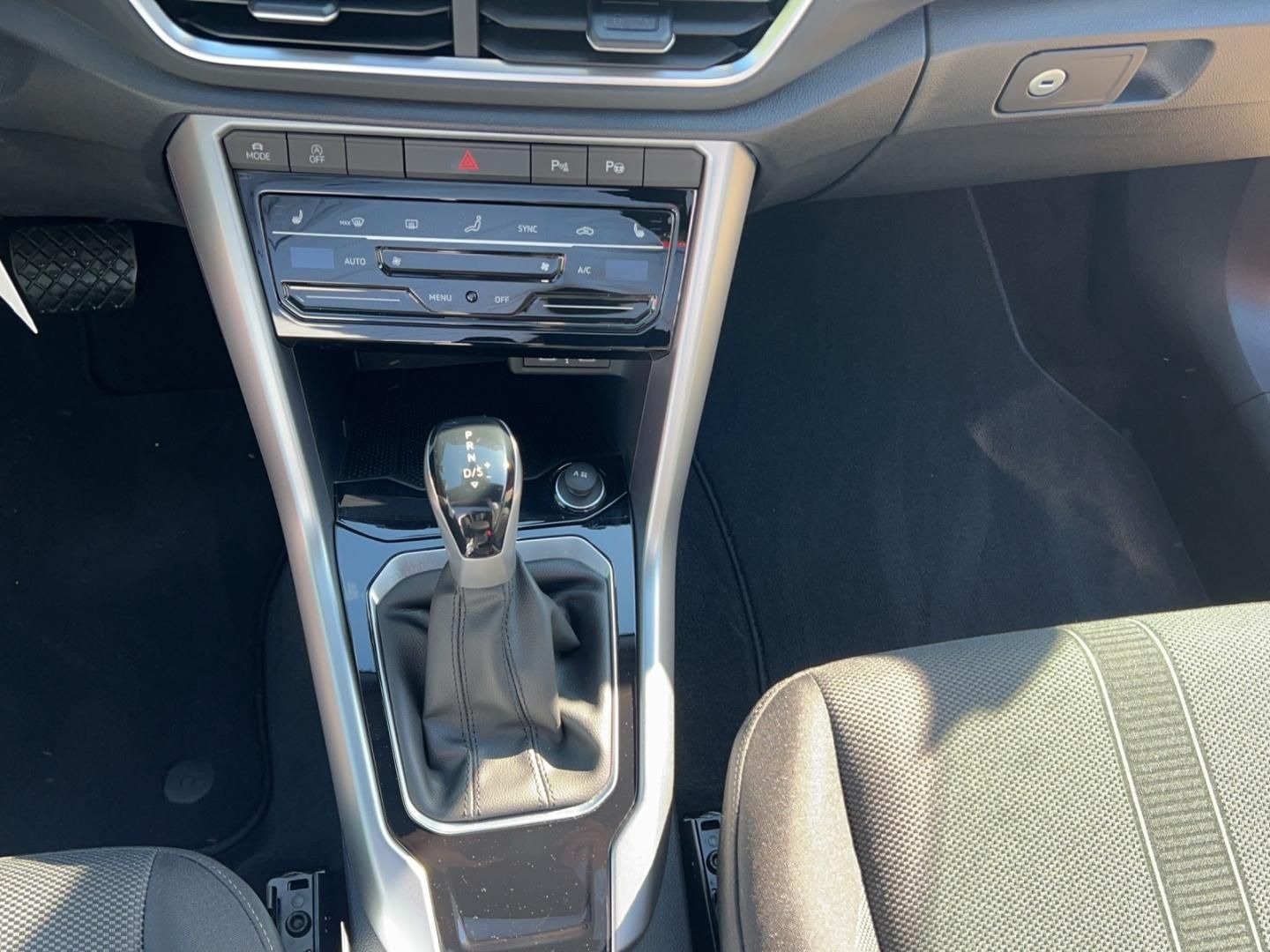 Fahrzeugabbildung Volkswagen T-Roc Cabriolet Style ACTIVE 1.5l TSI DSG, Navi,