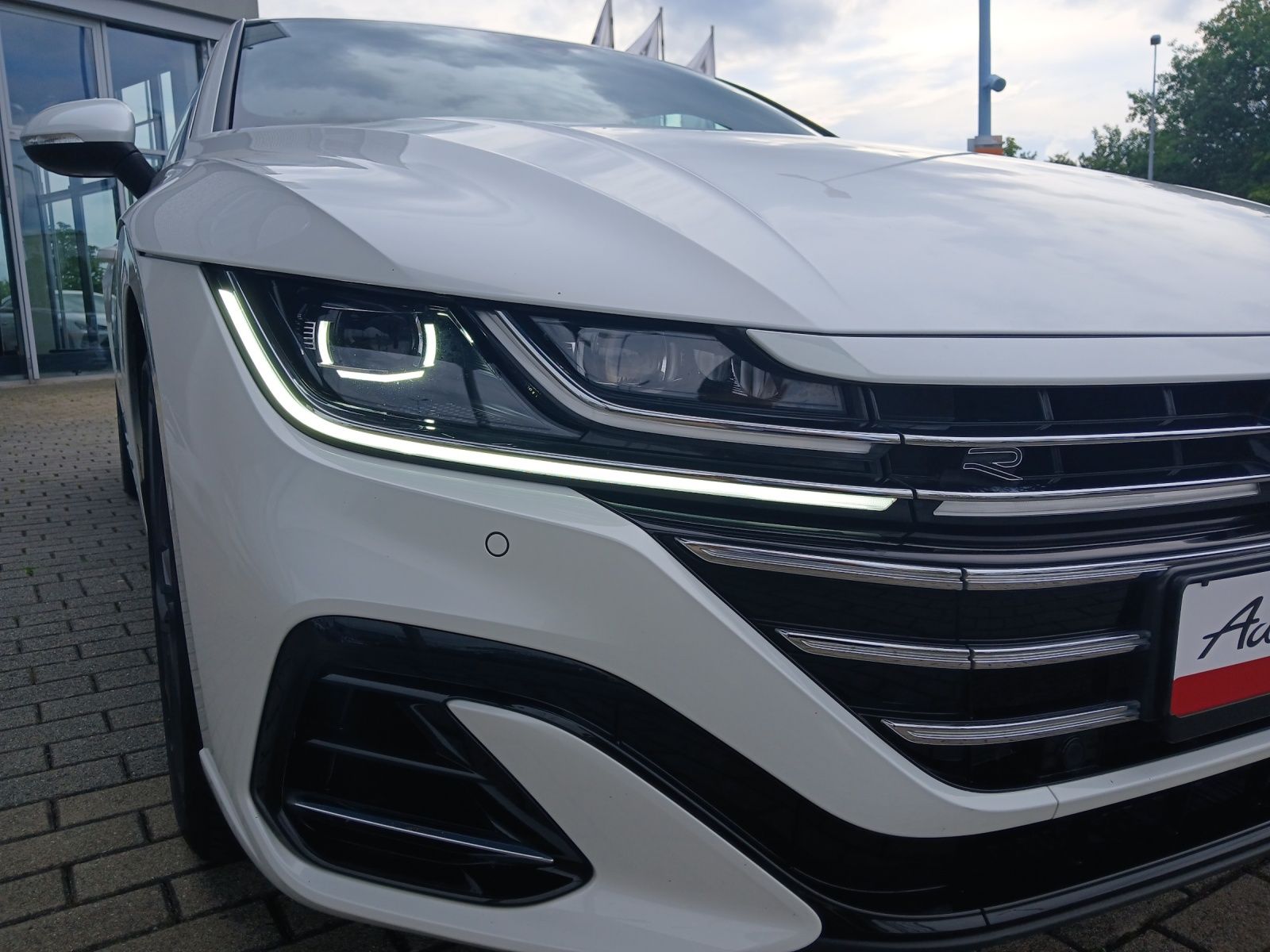 Fahrzeugabbildung Volkswagen Arteon SB TDI DSG R-Line 4M LED AHK Navi HUD ACC
