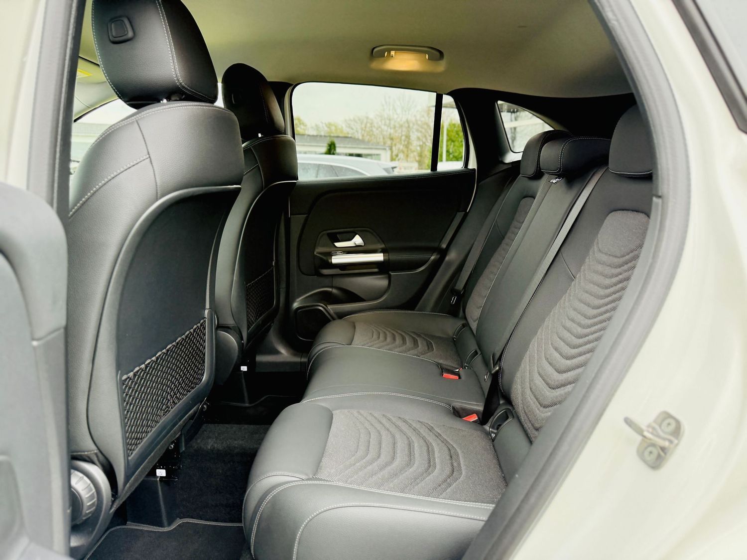 Fahrzeugabbildung Mercedes-Benz GLA 200 NIGHT & PROGRESSIVE, Winter, AHK, RFK, L