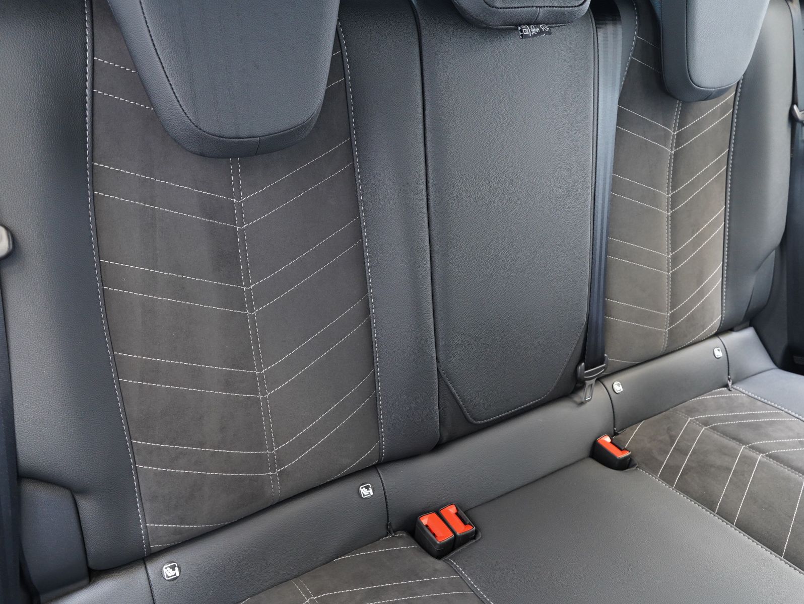 Fahrzeugabbildung Opel Mokka-e Ultimate INTELLILUX/ACC/WÄRMEPUMPE/SOH