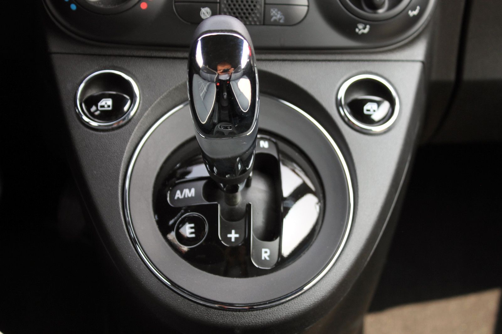 Fahrzeugabbildung Fiat 500 1.2 8V Dualogic LOUNGE Dolce Vita Navigation