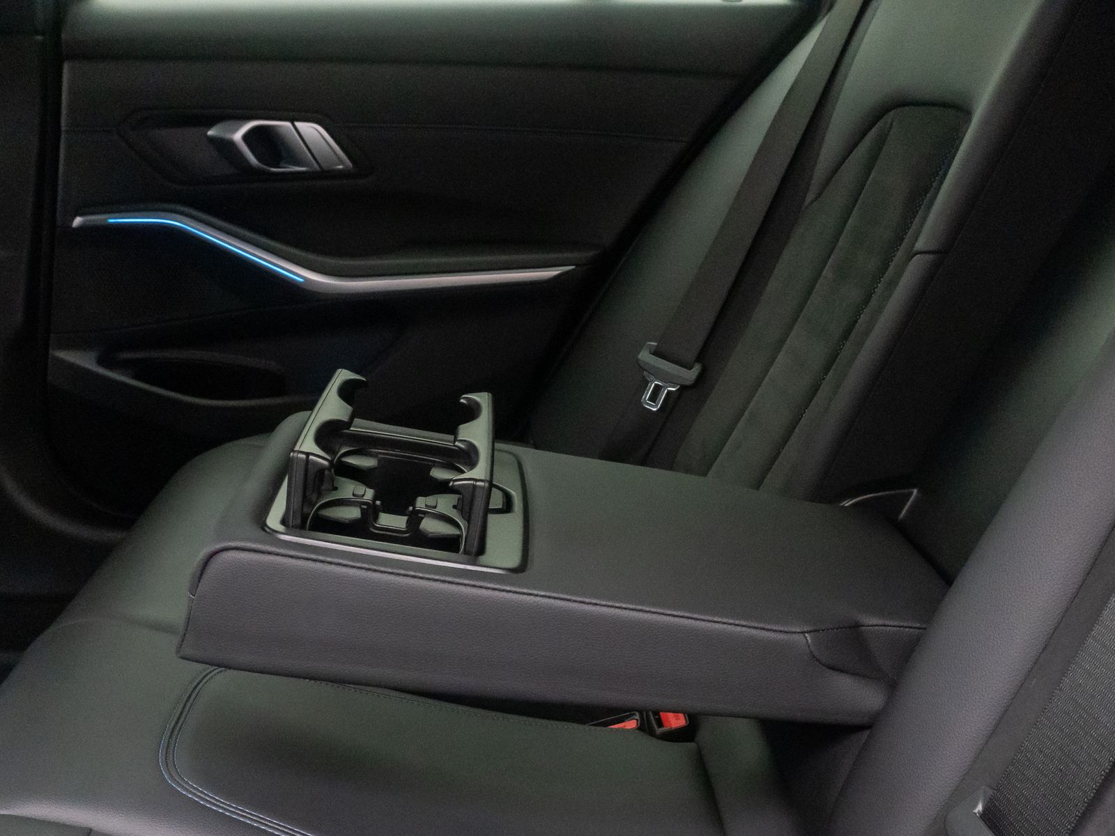 Fahrzeugabbildung BMW 330e xD M Sport DAB Laser Alarm Komfort 19Zoll