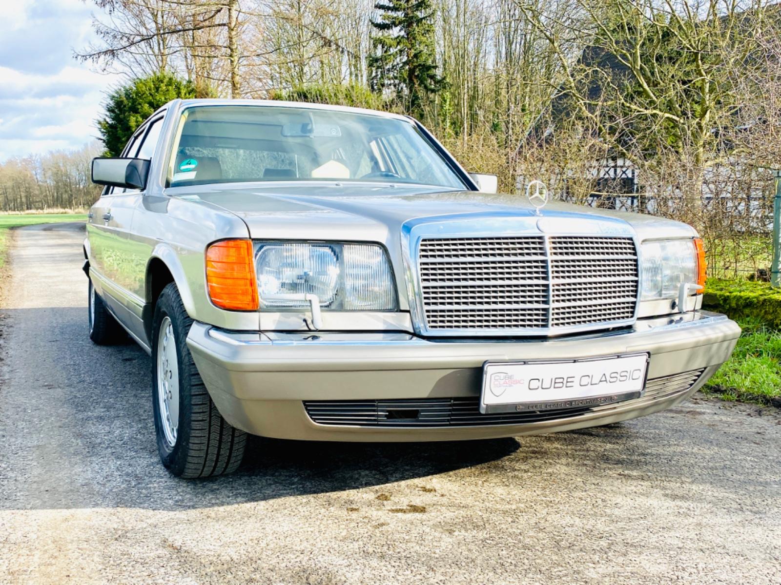 Mercedes-Benz SEL 420 Rauchsilber / Leder beige