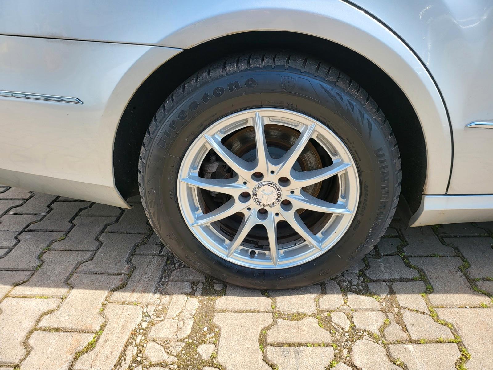 Mercedes-Benz E220 2011 — photo 25