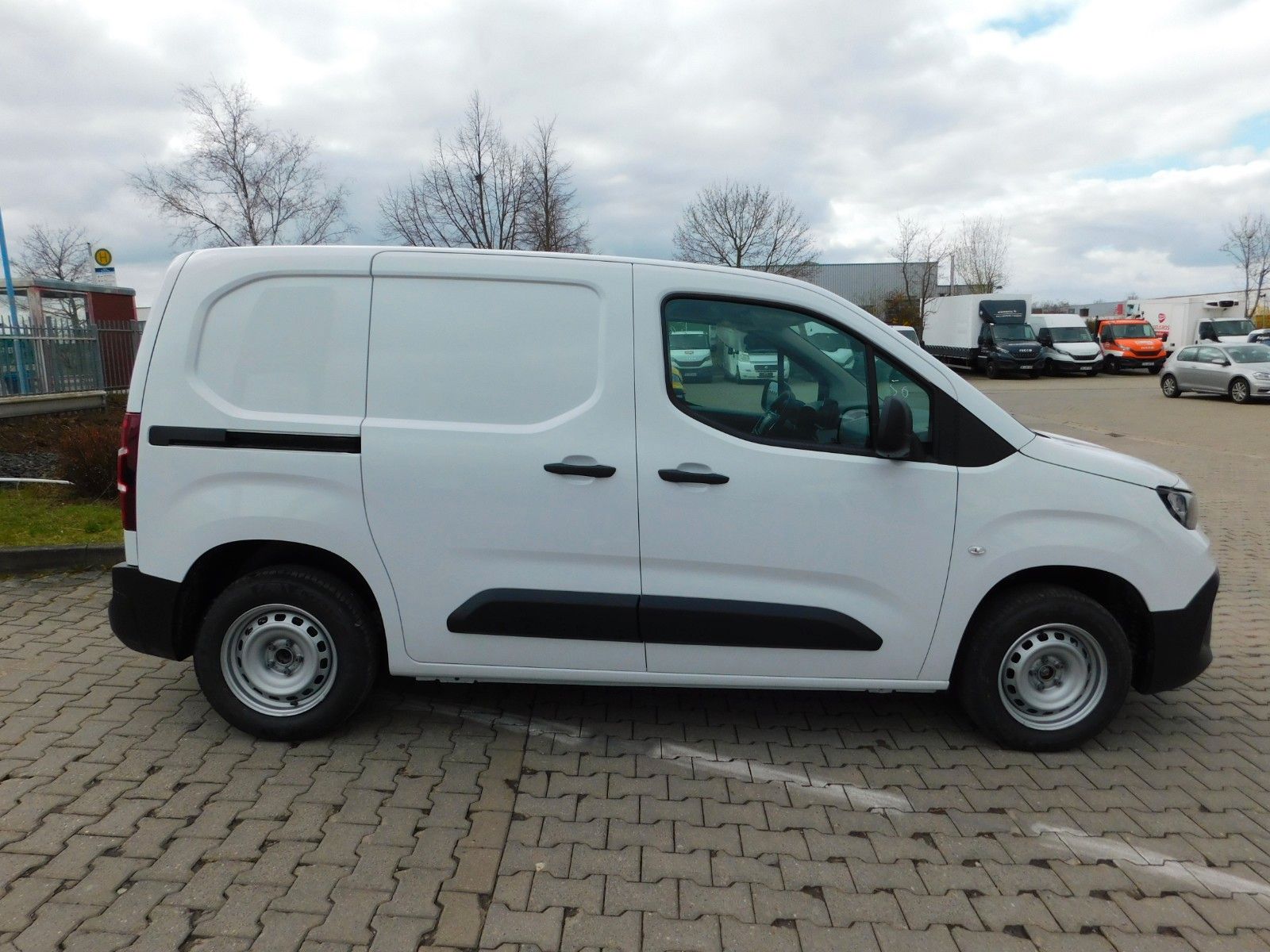 Fahrzeugabbildung Fiat Doblò Kastenwagen M 1.5 Diesel 75 kW