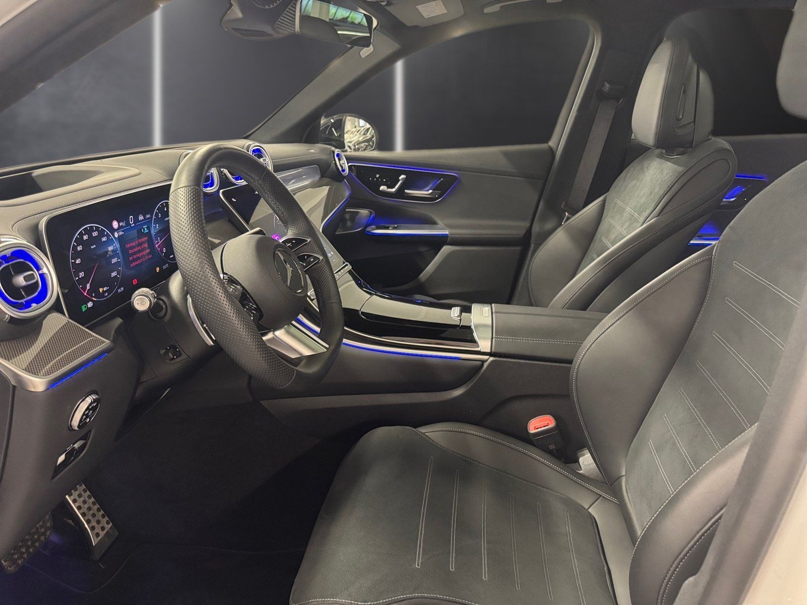 Fahrzeugabbildung Mercedes-Benz GLC 300 4M AMG Plus*Airmatic*STDHZG*Distro*AHK*
