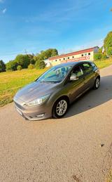 Ford Focus Titanium TÜV Neu. Zahnriemen Neu - Ford Focus mit Benzin-Antrieb: Kleinwagen