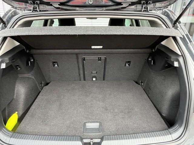 Volkswagen Golf VIII Lim. 1.5 eTSI DSG Active