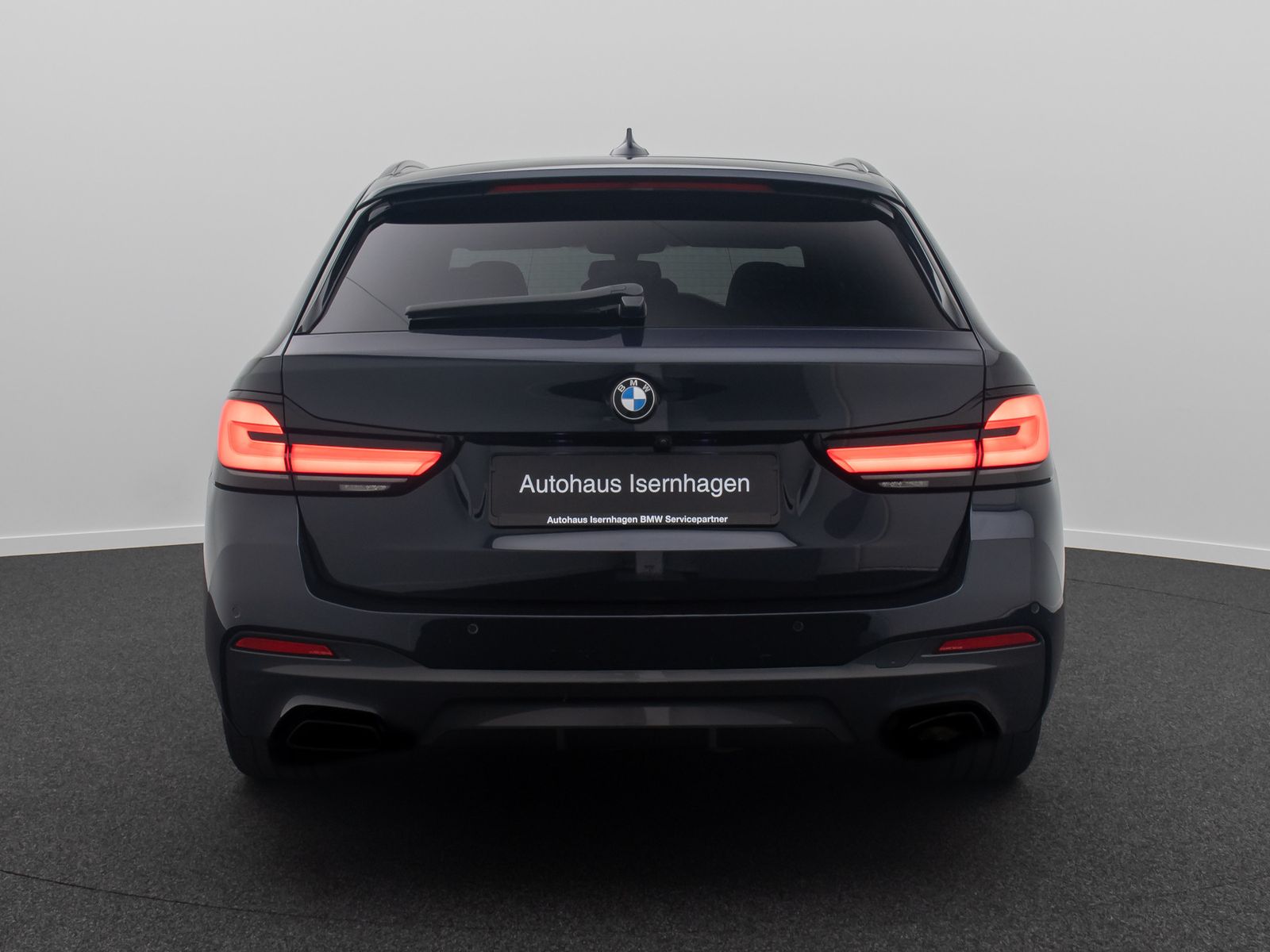 Fahrzeugabbildung BMW 540i xD M Sport DAB Panorama HUD H/K DispKey 20"