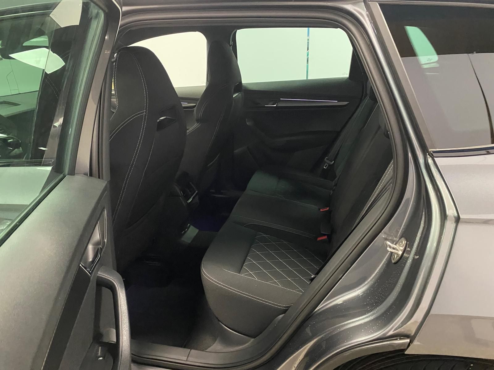 Fahrzeugabbildung SKODA Karoq 1.5 TSI SPORTLINE+MATRIX+ACC+AHK+APP+RFK++