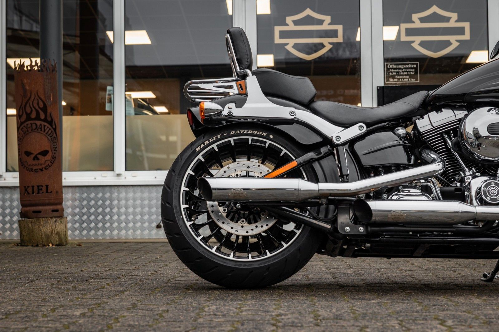 Fahrzeugabbildung Harley-Davidson FXSB Breakout 103 - Jekill & Hyde