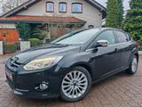 Ford Focus Lim. Titanium/182PS/SITZHEIZNG/LEDER/TOP - Ford Focus aus 2011: Limousine