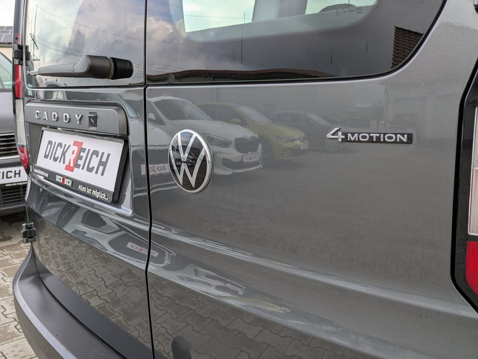 Fahrzeugabbildung Volkswagen Caddy Maxi 2.0 TDI 4M 7-SITZER*AHK*APP*KAMERA