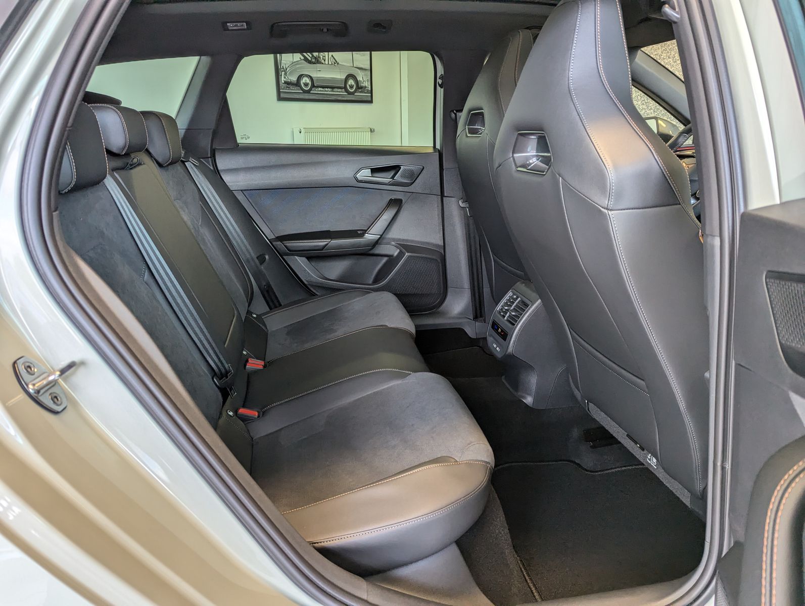 CUPRA Leon 1.5 eTSI Sennh Matrix Pano Edge/Dynamic AHK - Image 16