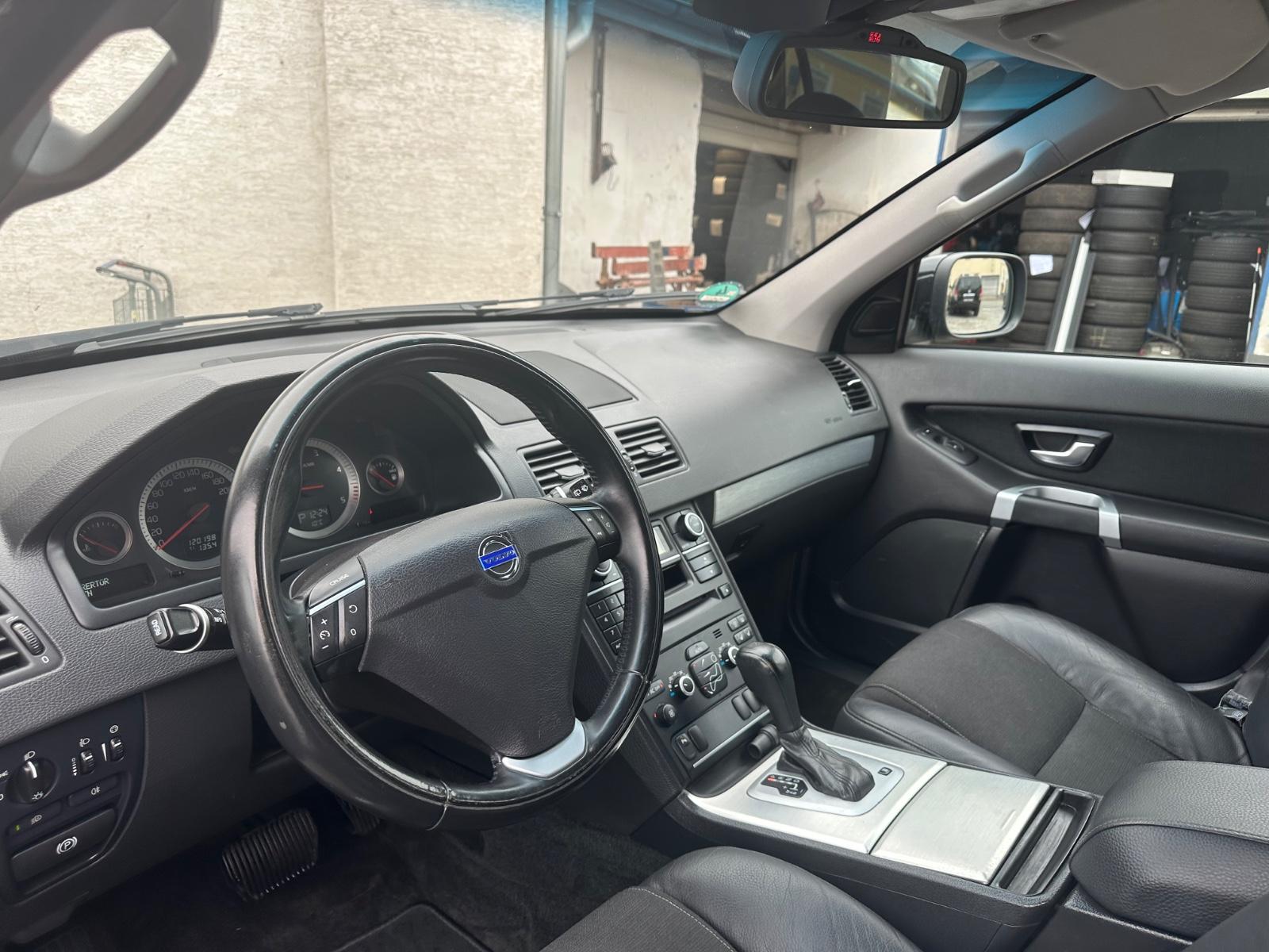 VOLVO XC90 D4 2.4 163ch KINETIC - 7 PLACES - BVA - CUIR - SIÈGES CHAUFFANTS - 1 PROPRIÉTAIRE