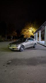 Mercedes-Benz 280 - mit Benzin-Antrieb: Beige, Teilleder, Soundsystem, Limousine