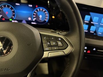 Fotografie des VW Golf VIII Variant 1,5l eTSI DSG Life