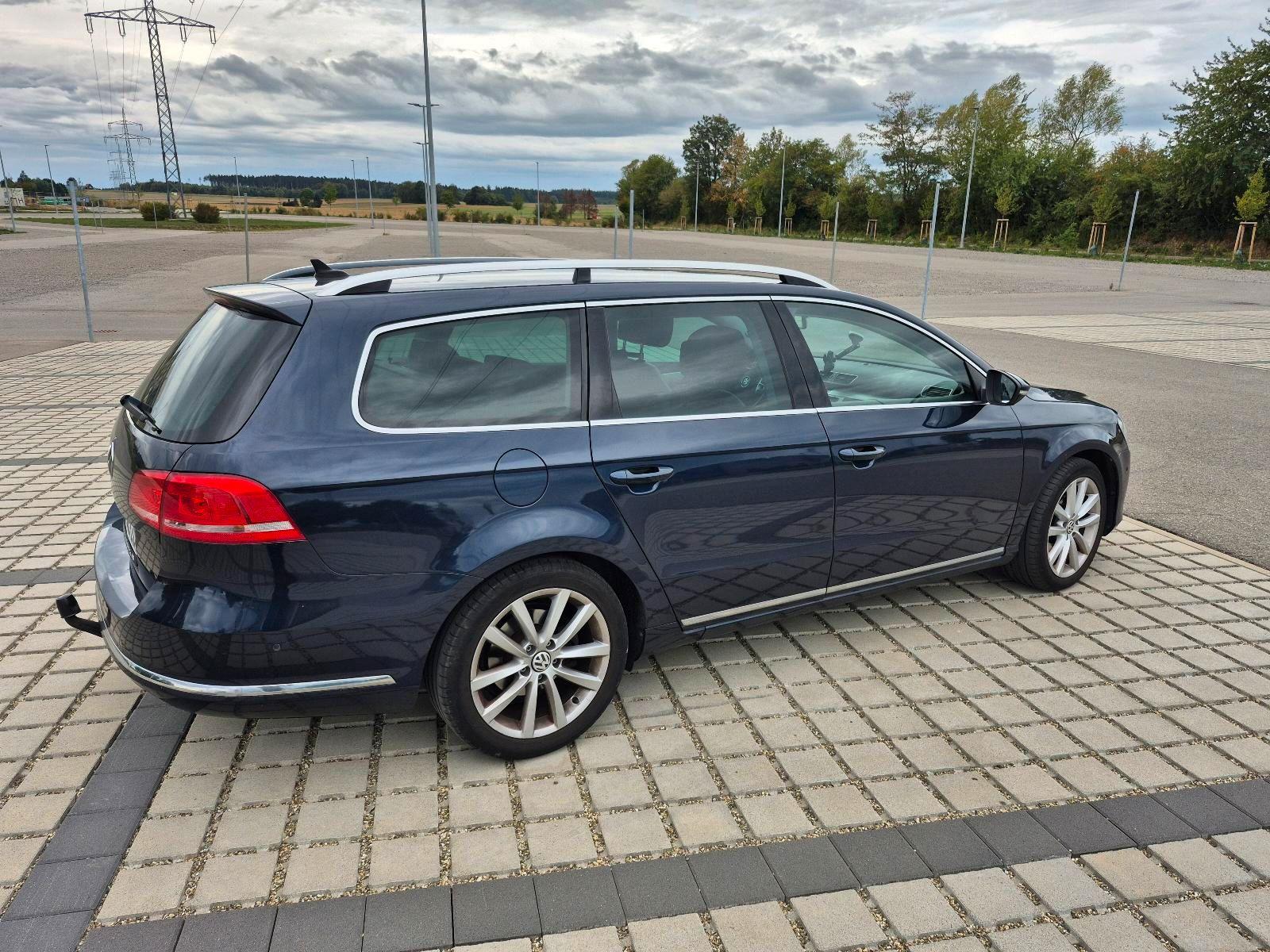 Volkswagen Passat 2012 — interior