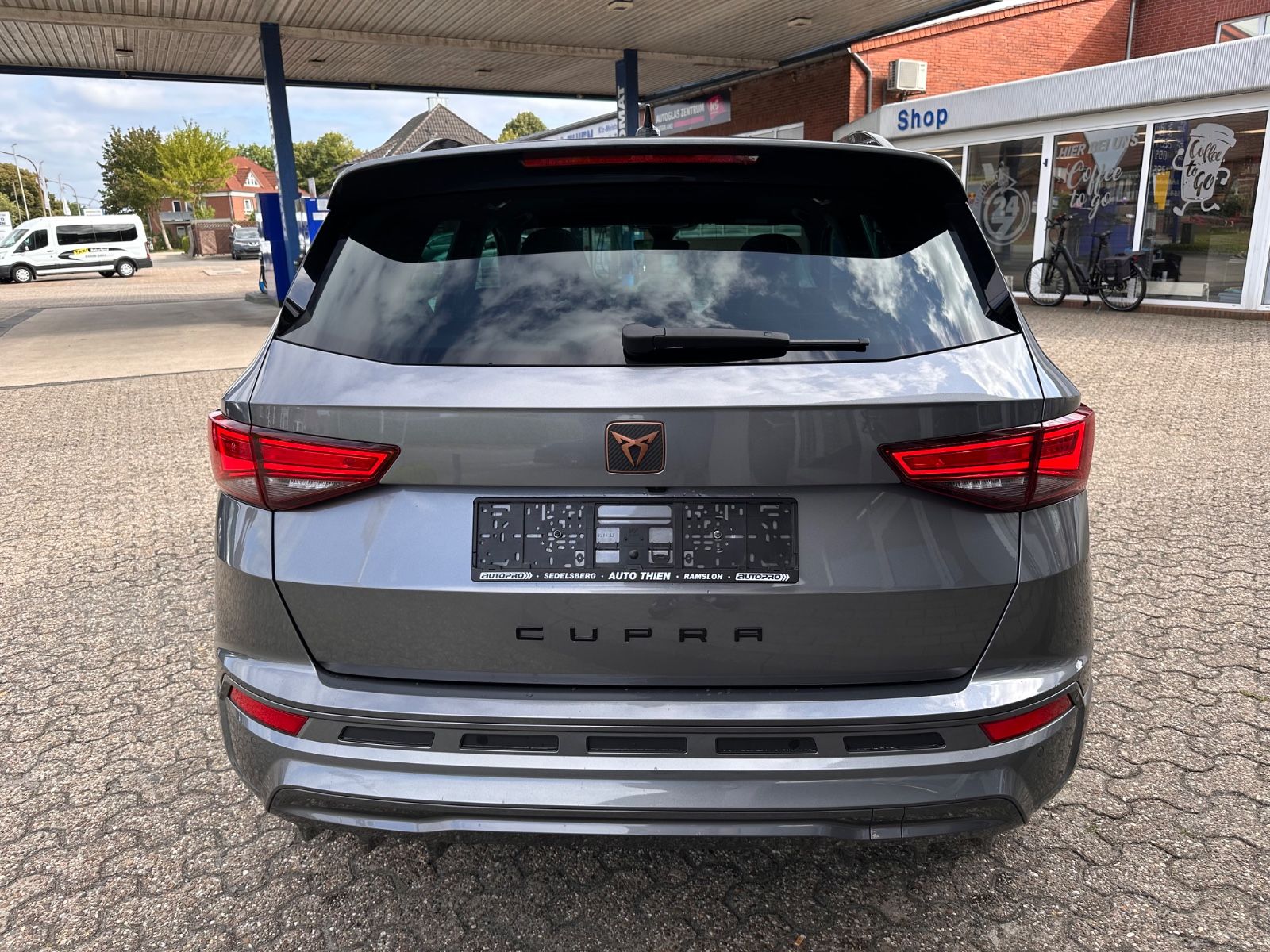 Fahrzeugabbildung CUPRA Ateca 1.5 TSI DSG Pano/ACC/Navi/LED/SHZG/Travel