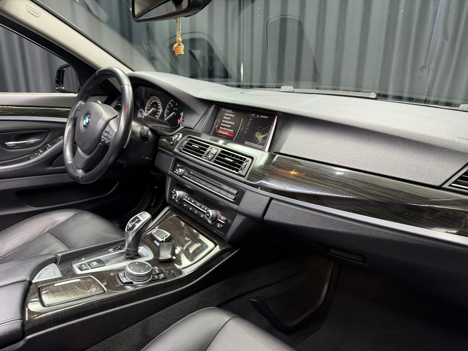 Fahrzeugabbildung BMW 535d Limousine|HuD|HIFI|STANDHZG|NAVI|LEDER