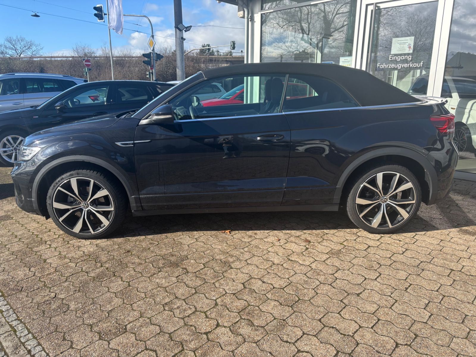 Fahrzeugabbildung Volkswagen T-Roc Cabriolet R-Line 1.5TSI DSG KAM SHZ ACC