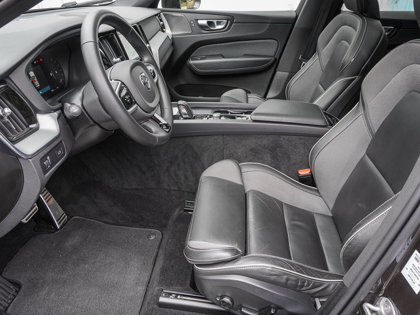 Volvo XC60 R Design AWD B4 Diesel EU6d AHK El. Panodac foto 12