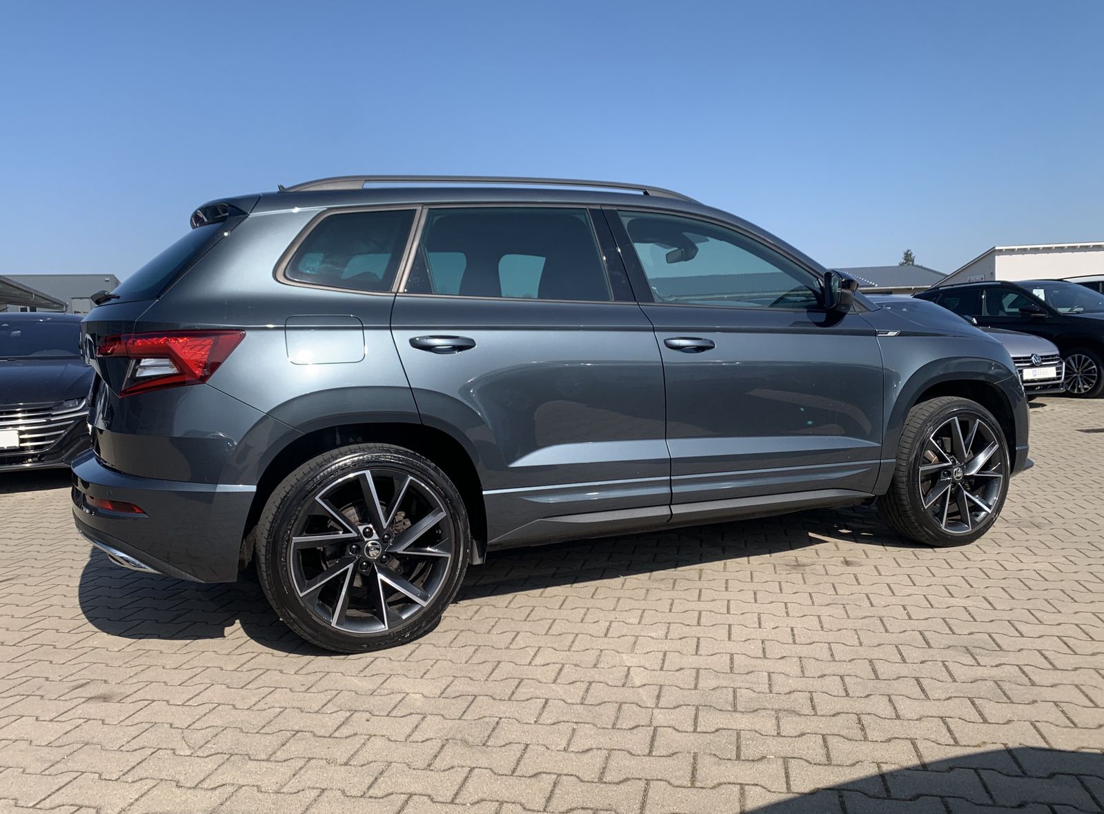 Fahrzeugabbildung SKODA Karoq 2.0 TDI*Sportline*4x4*AHK*LED*CANTON*ACC*