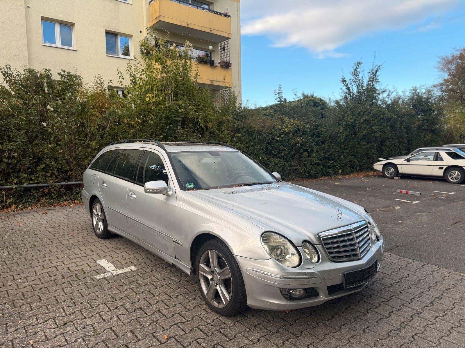Mercedes-Benz E220 2008 — rear view