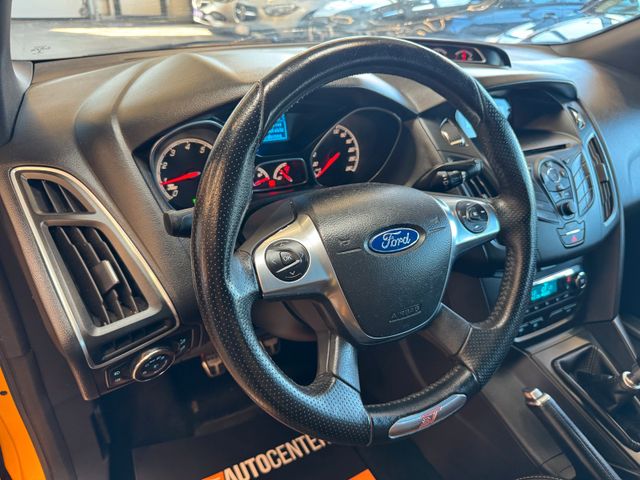 MYAUTOCENTER – Gebraucht- und Jahreswagen mit Werkstattservice in Pfaffenhofen Ford Focus *RECARO*SPORT*SitzHZ*2-ZONEN*TÜV 0127*