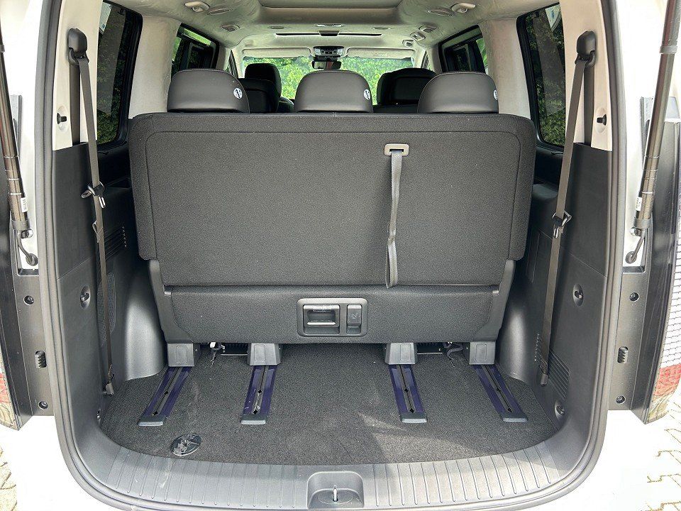 Fahrzeugabbildung Hyundai STARIA HEV 7SITZER 1.6T 6AT SIGNATURE PANO BOSE+
