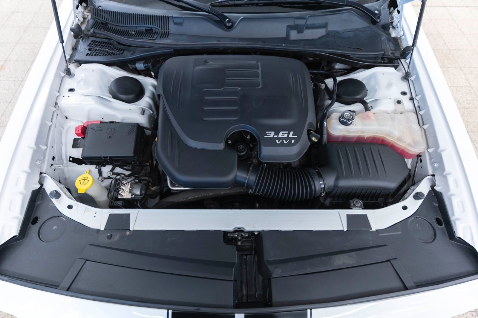 Fahrzeugabbildung Dodge Challenger 3,6L SXT ALPINE KAM CARPLAY M+S