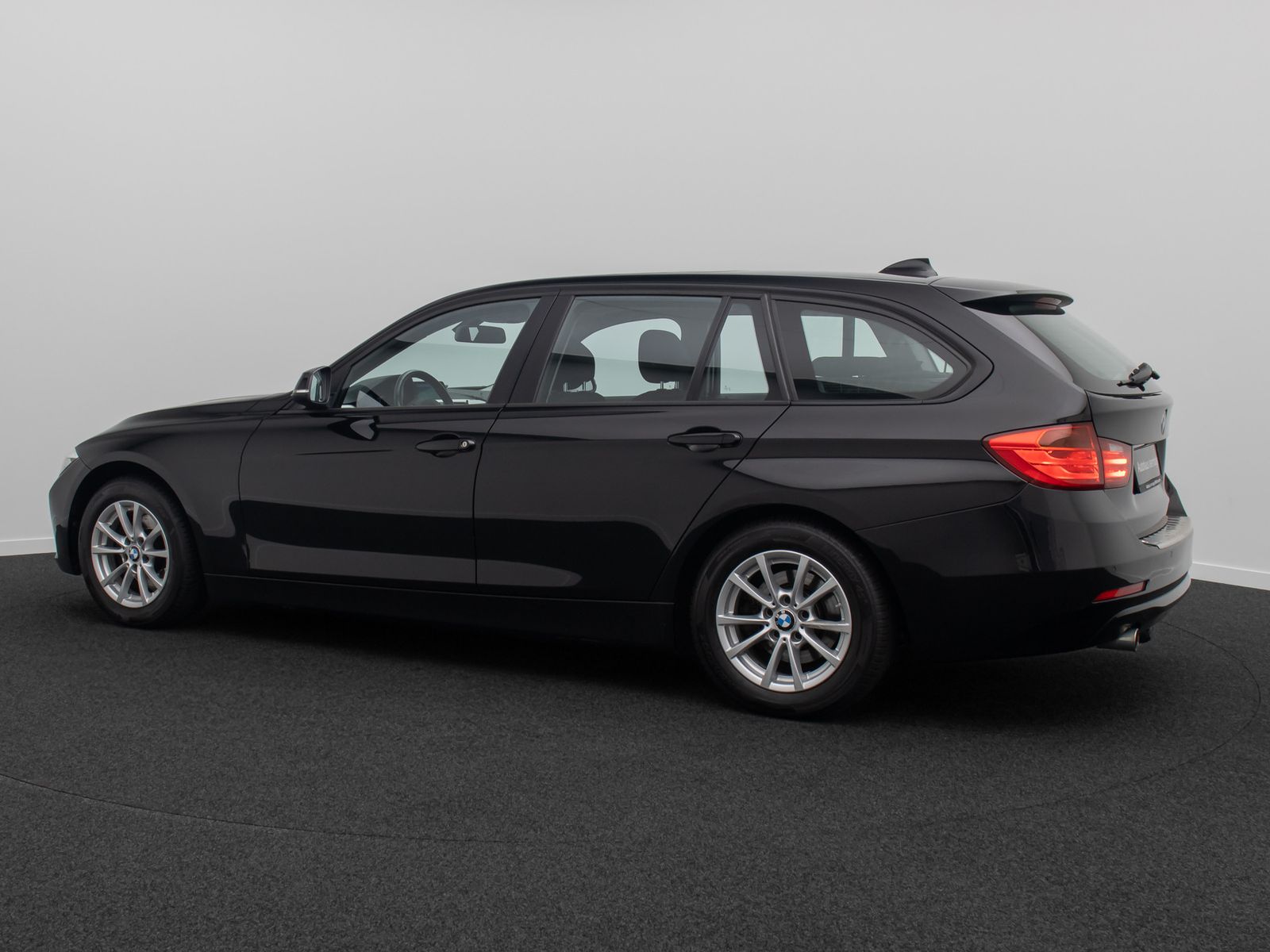 Fahrzeugabbildung BMW 320d PDC Panorama NaviBusiness KlimaAut Regensen