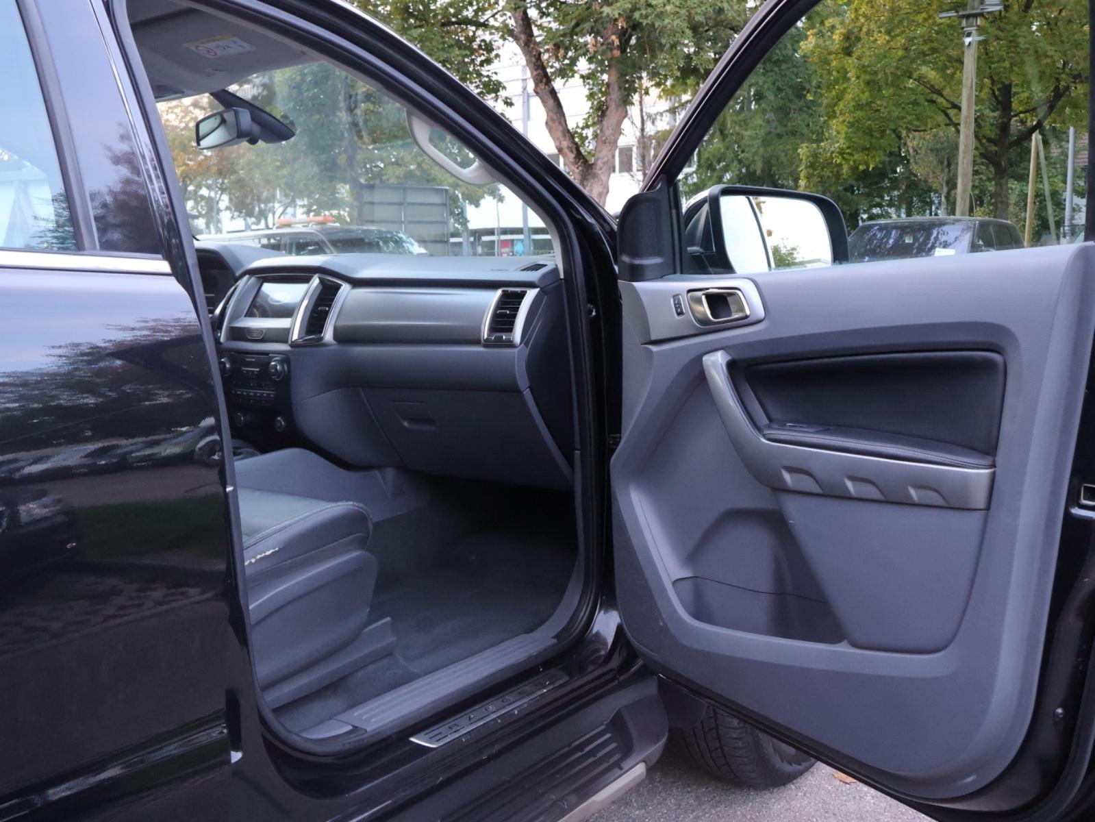 Ford Ranger Limited Double Cab 3.2 TDCi 5 cyl. 200 ch BVM 4x4 / Cuir / Caméra de recul / Pack Off-Road / Attelage 3,5 t