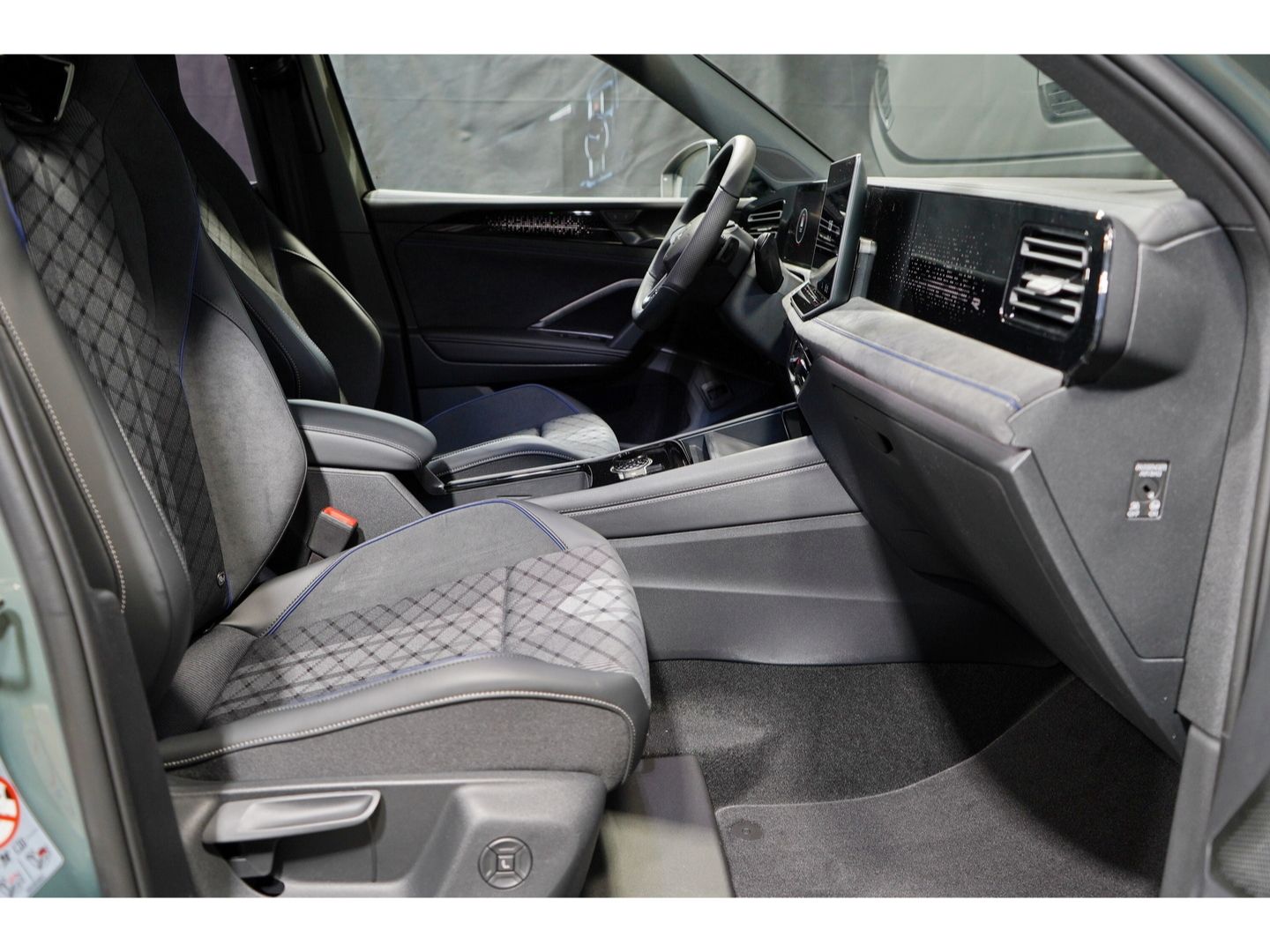 Volkswagen Tiguan R-Line 1.5 eTSI 360 AHK Black Style foto 5